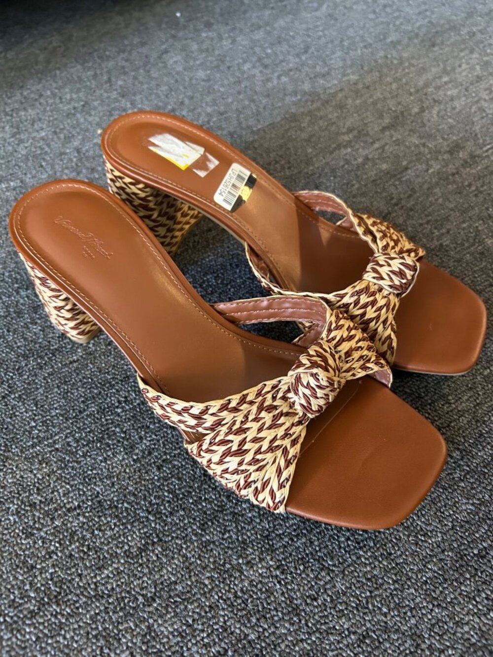 K-300 Universal Thread Women's Size 11 Woven Block Heel Sandals With Knot